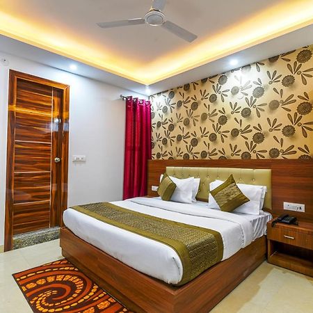 Hotel Urban Tree At Delhi Airport Нью-Дели Экстерьер фото