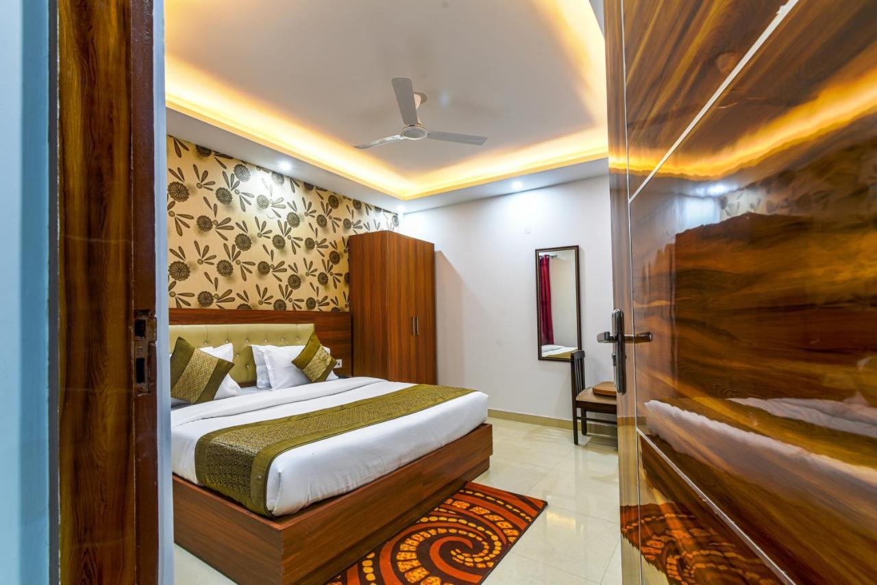 Hotel Urban Tree At Delhi Airport Нью-Дели Экстерьер фото