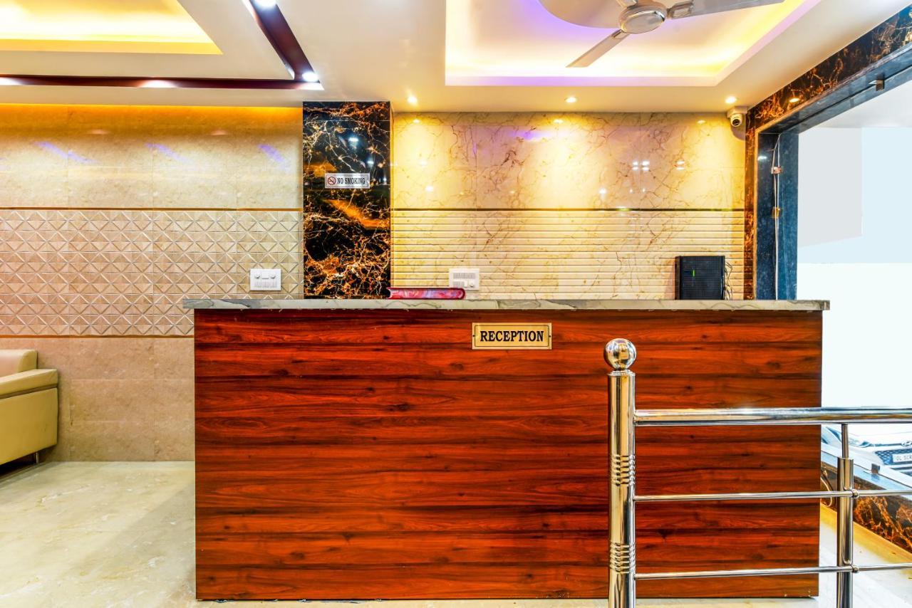 Hotel Urban Tree At Delhi Airport Нью-Дели Экстерьер фото
